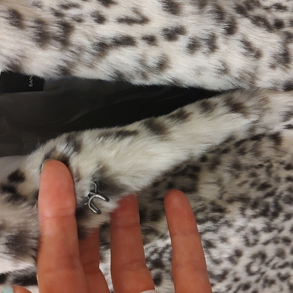 Banana Republic Faux Fur leopard print Jacket. - Picture 5 of 8